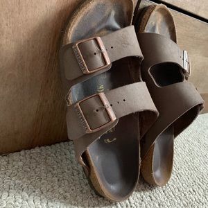 Birkenstock Arizona Sandals - EU: size 40/ 9/9.5